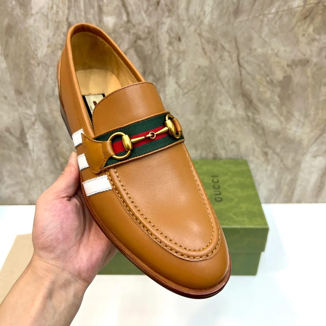 Original leather outsole P900 Brand: Co-branded Adidas｜GUCCI (Gucci) Standard code: Men's size 38–44 (45/46 can be customized) Grade: Same style as the official website Original quality Material: Original cowhide Leather lining Original leather outsole Style category: Men's fashionable casual leather shoes Distinguished big-name luxury elements top luxury Color: Actual picture